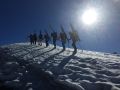 Ski-Karawane richtung Arpelistock