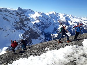 Die letzen Meter zu Fuss auf den Gipfel