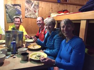 vergnügte Runde im Winterraum