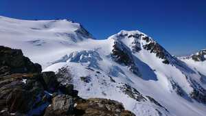 Blick von der Tierberglihütte in die Abfahrtswand am Vorder Tierberg