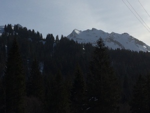 Nach der Abfahrt Blick zurück zum Gipfel - ganz schön weit weg!