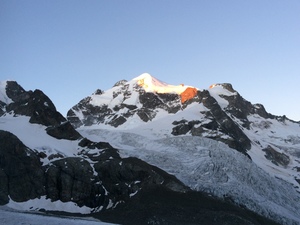 Der Piz Roseg hat bereits Sonne