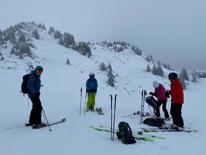 Umrüsten für die Abfahrt von der Luegle nach Obergestele