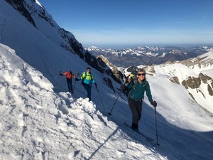 Wieder an der Sonne - vor dem Skidepot