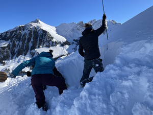 Schneeprofil und ECT in mächtiger Schneedecke