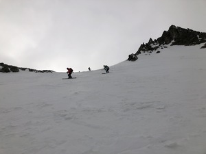 Einfahrt in die steile Nordostflanke des Ginalshorn