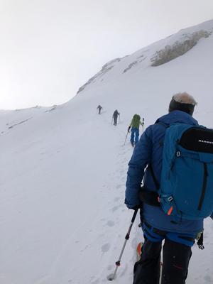 Aufstieg im garstigen Wetter