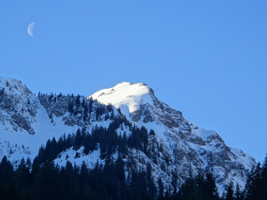 Unser Ziel: Rengghorn NE-Flanke in der Morgensonne
