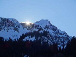 Die Sonne verabschiedet sich am Rengghorn - wir uns auch