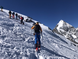 Steiler Aufstieg auf dem Gletscher
