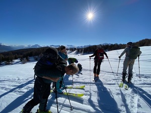 Über die geschlossenen Skipisten hoch