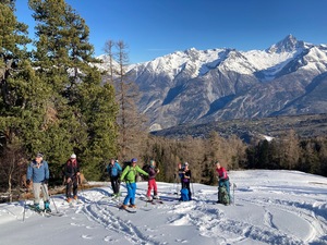 Über die geschlossenen Skipisten hoch