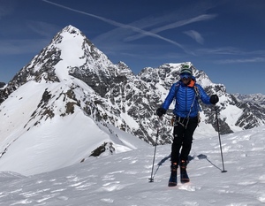 Im Hintergrund Königsspitze und Ortler