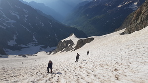 im Aufstieg Richtung Grassenjoch mit Tiefblick