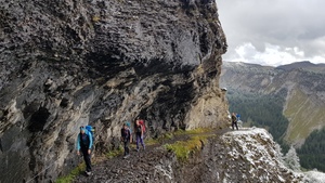 spektakulärer Säumerweg hoch über der Iffigenalp