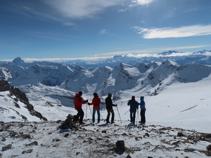 Abstieg vom Gipfel, Blick in die Walliser Alpen