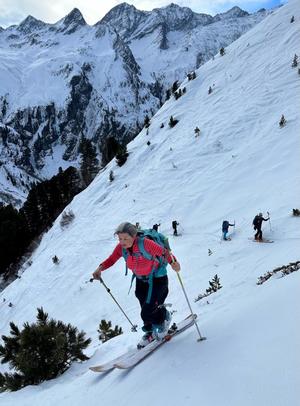 der steile Start zur Schöntalspitze