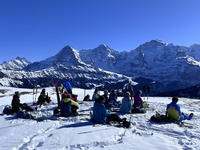 Mittagspause mit Blick auf Eiger, Moench und Jungfrau