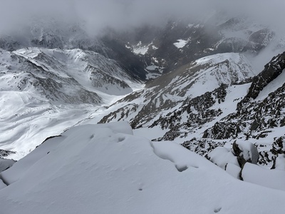 Tiefblick zum Hotel